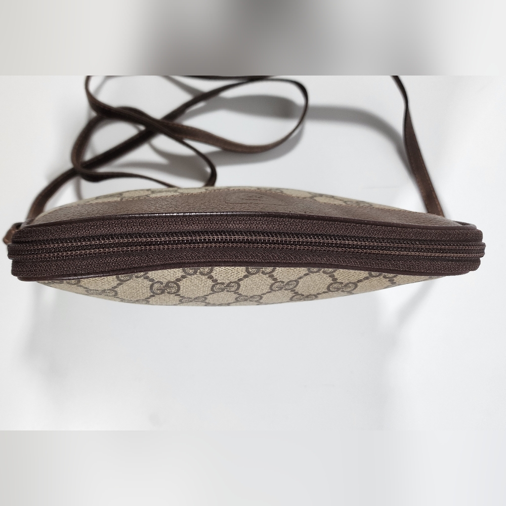 Authentic! Gucci GG crossbody brown. Pre Loved but in great condition. - Picture 5 of 14
